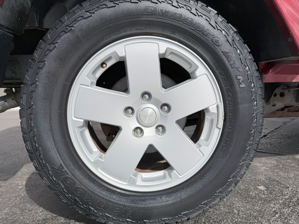 2012 Jeep Wrangler Image 23