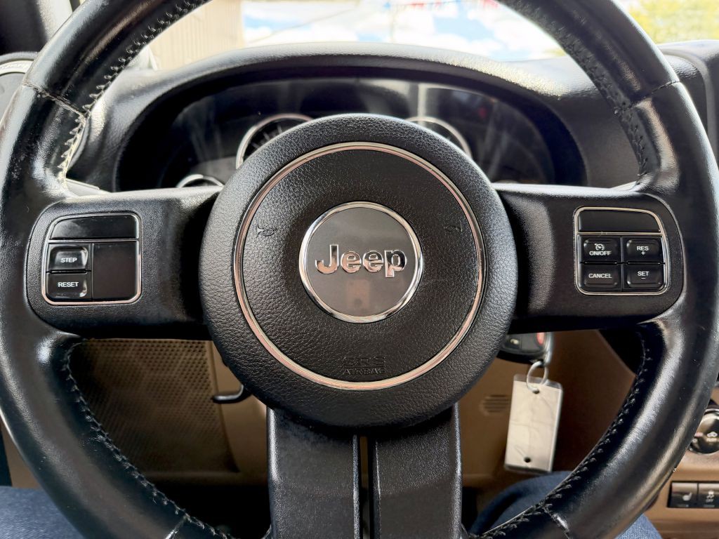 2012 Jeep Wrangler Image 12