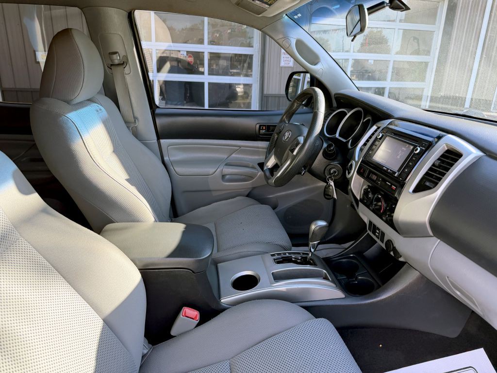 2014 Toyota Tacoma Image 11
