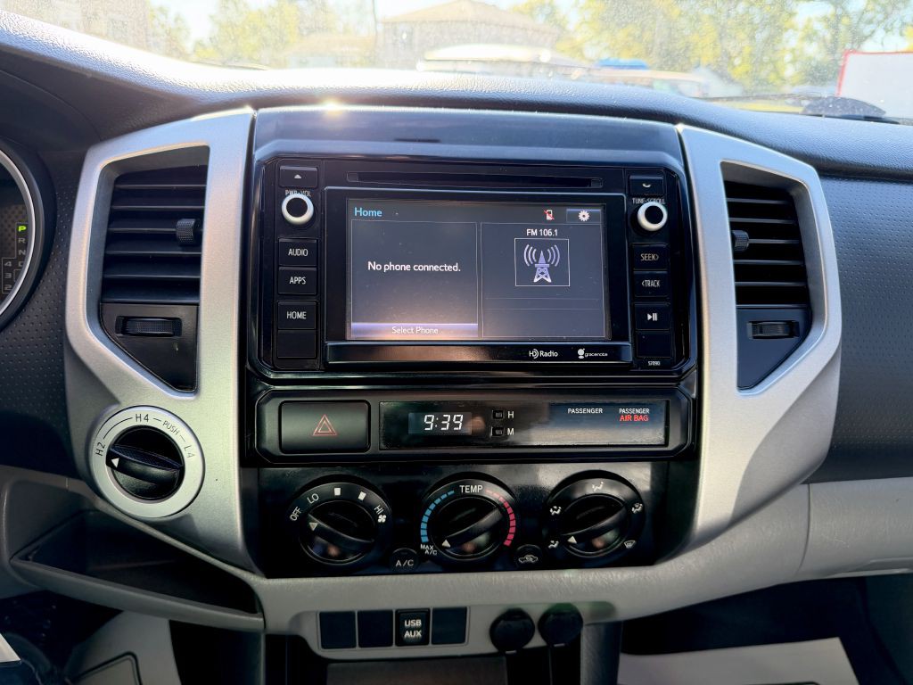 2014 Toyota Tacoma Image 16