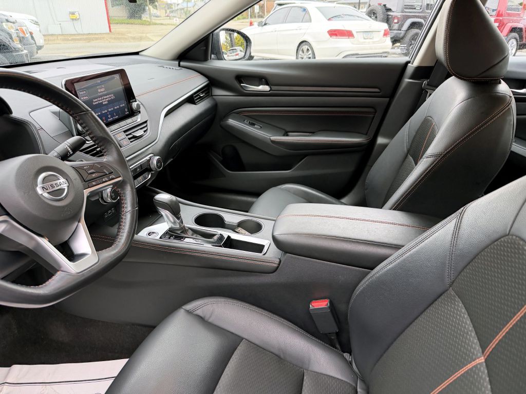 2022 Nissan Altima Image 9