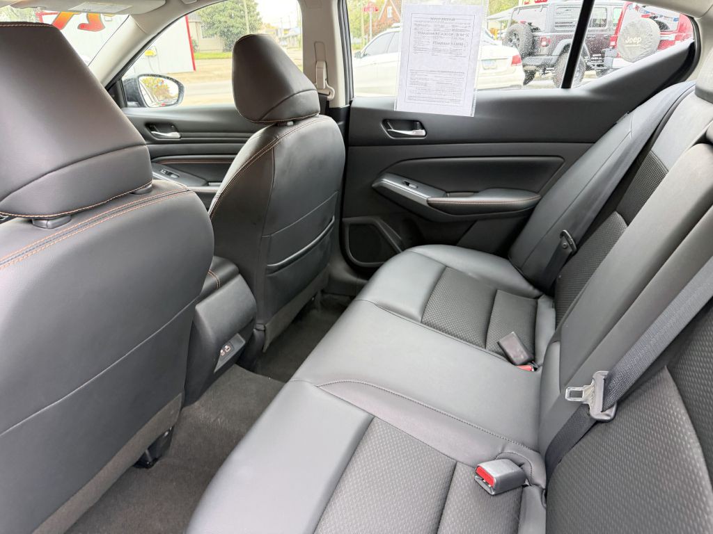 2022 Nissan Altima Image 10