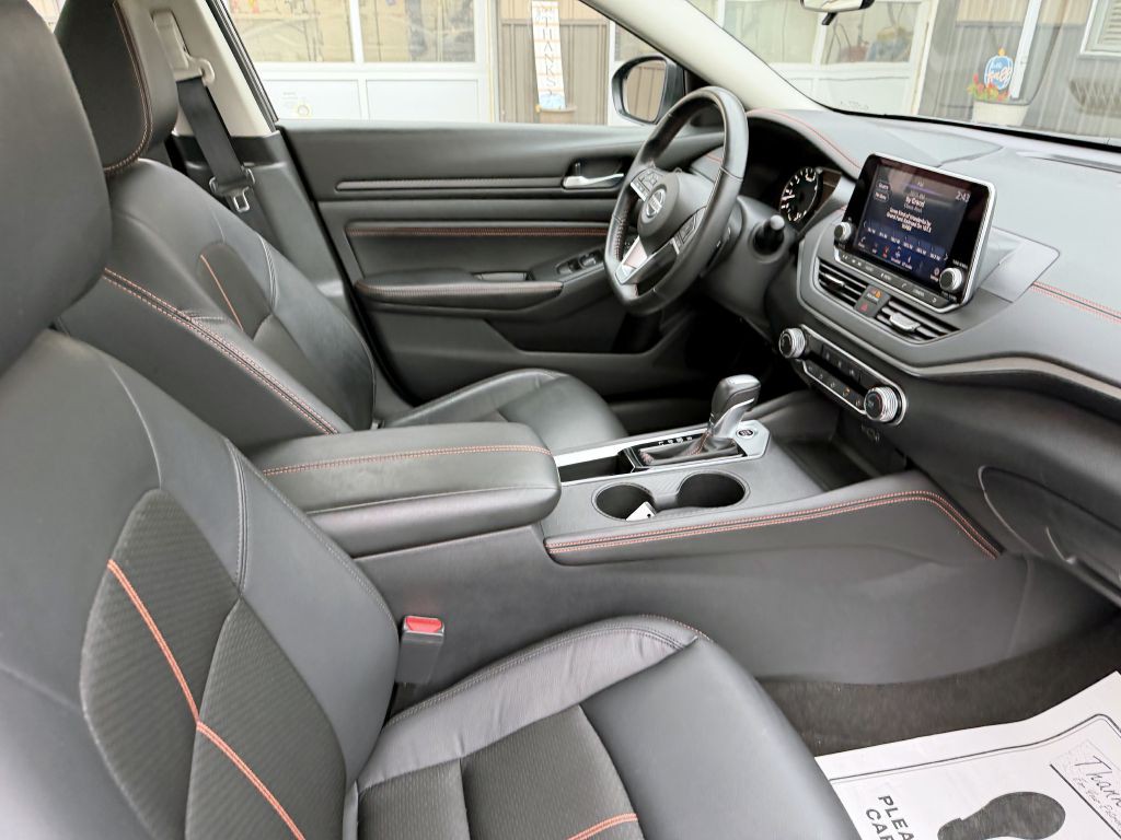 2022 Nissan Altima Image 11