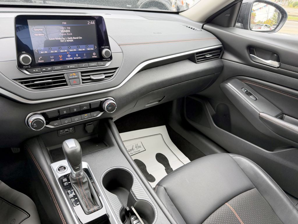 2022 Nissan Altima Image 17