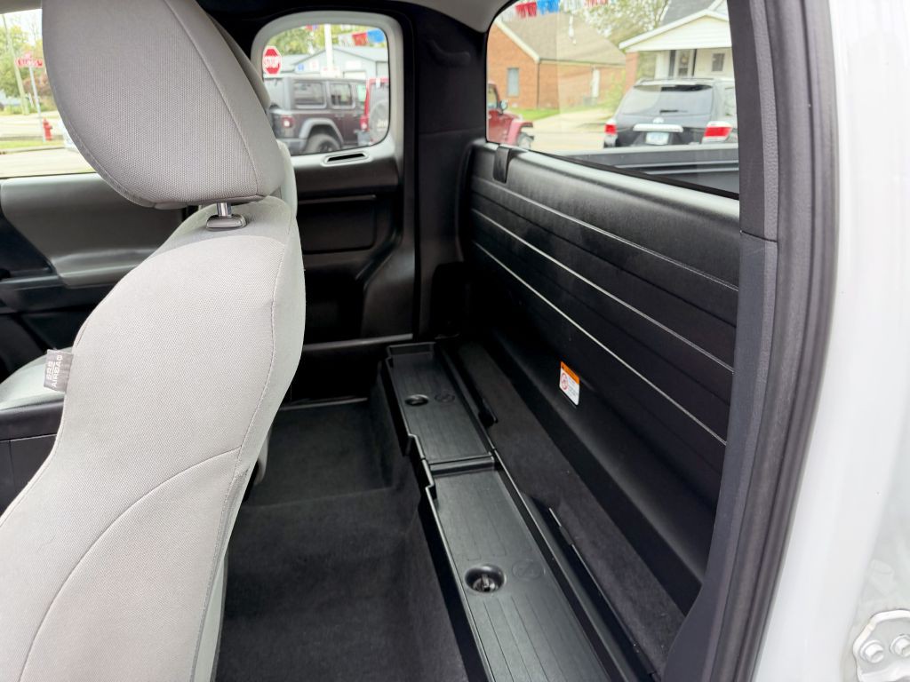 2018 Toyota Tacoma Image 10
