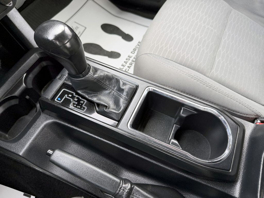 2018 Toyota Tacoma Image 17