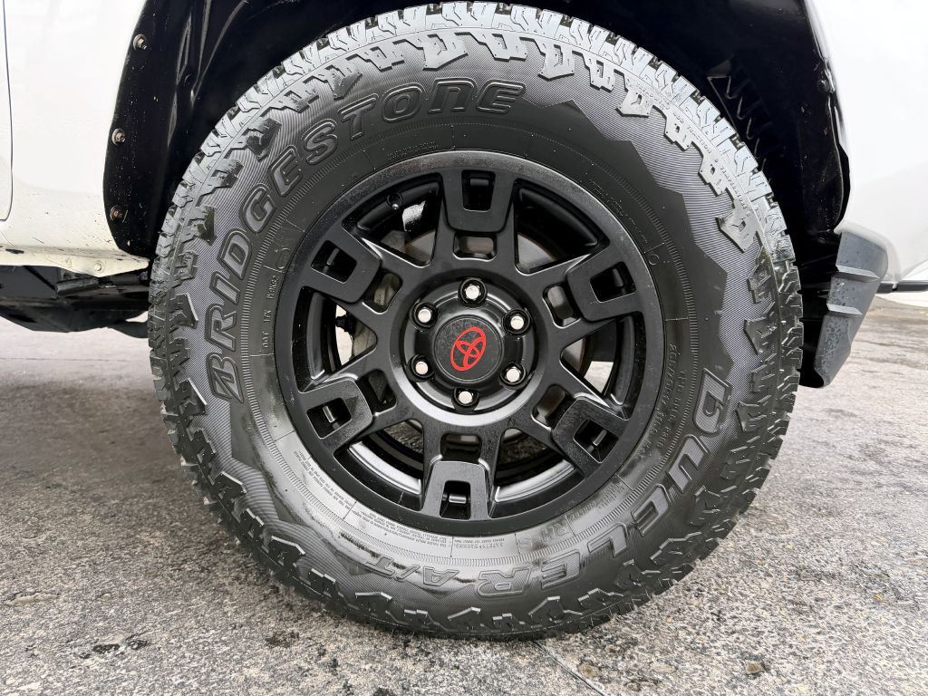 2018 Toyota Tacoma Image 23