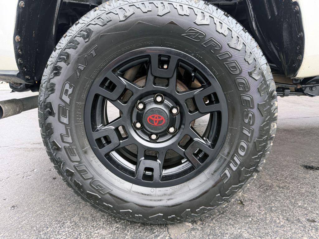 2018 Toyota Tacoma Image 24