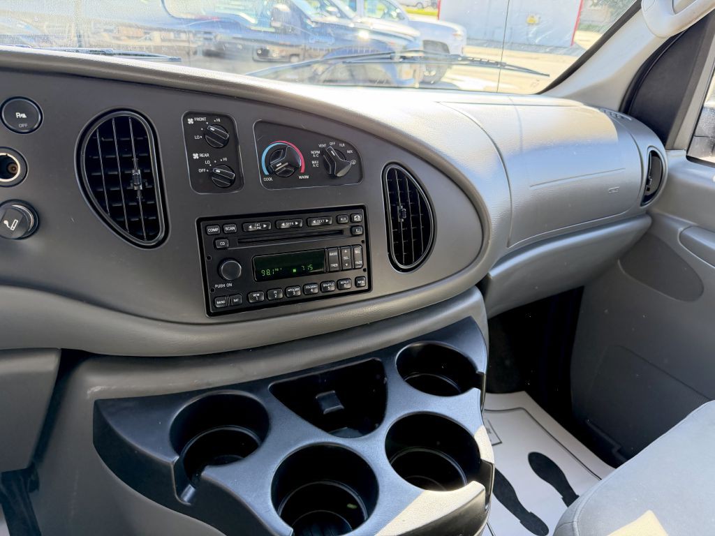 2008 Ford Econoline Image 18