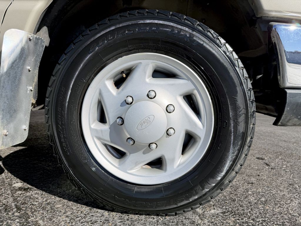 2008 Ford Econoline Image 22