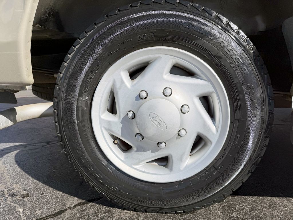 2008 Ford Econoline Image 24