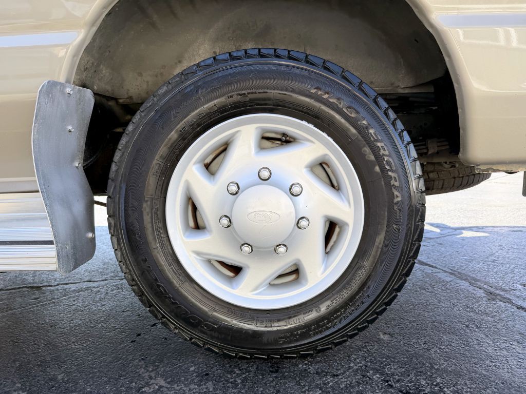 2008 Ford Econoline Image 25