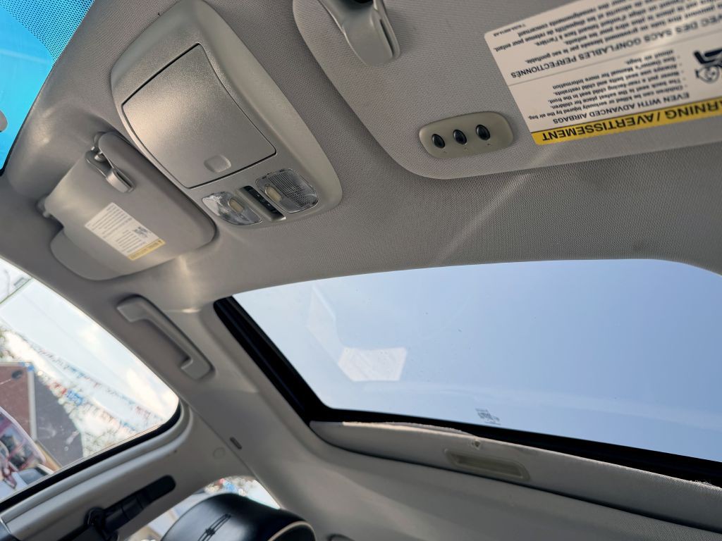 2012 Lincoln MKZ Image 18