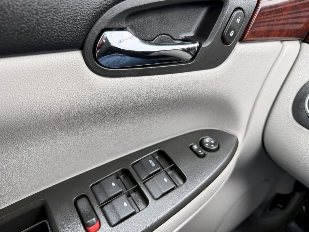 2010 Chevrolet Impala Image 16