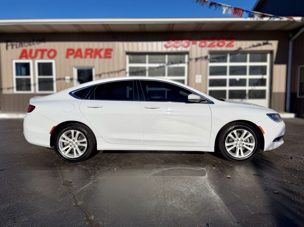 2015 Chrysler 200 Image 1