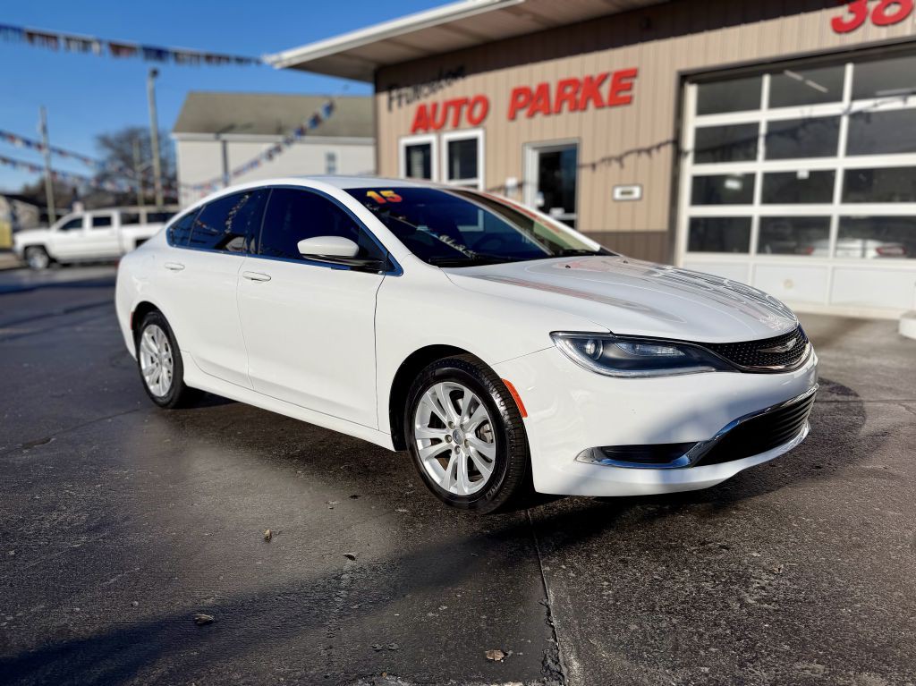 2015 Chrysler 200 Image 2