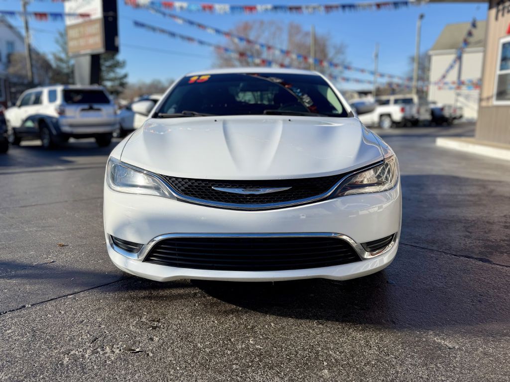 2015 Chrysler 200 Image 3