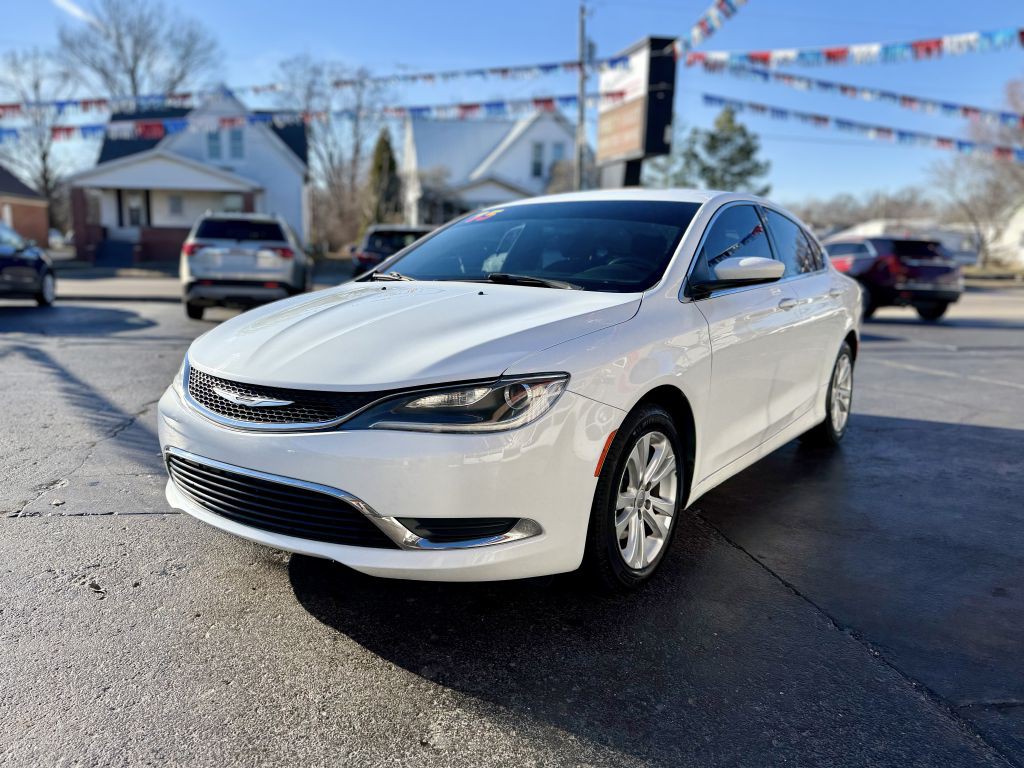 2015 Chrysler 200 Image 4