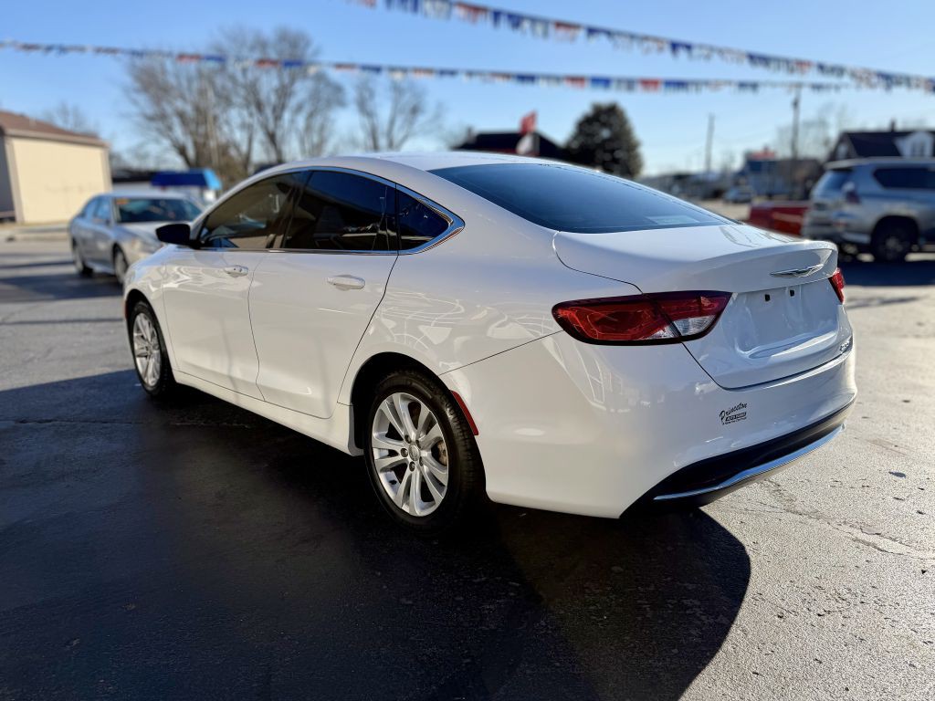 2015 Chrysler 200 Image 6