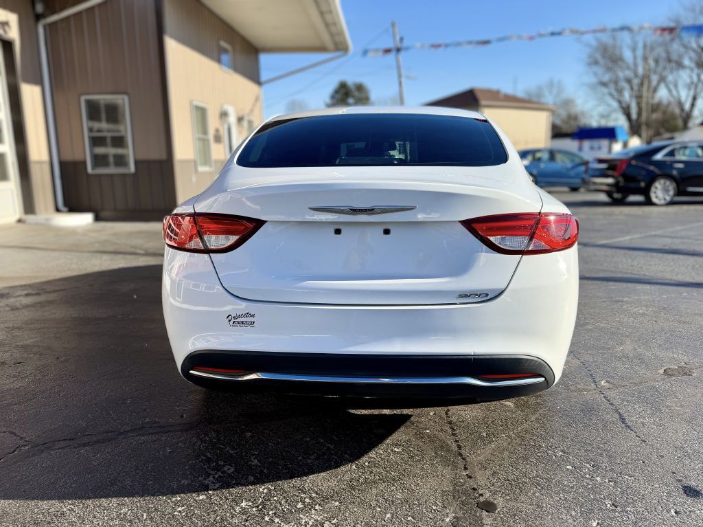 2015 Chrysler 200 Image 7