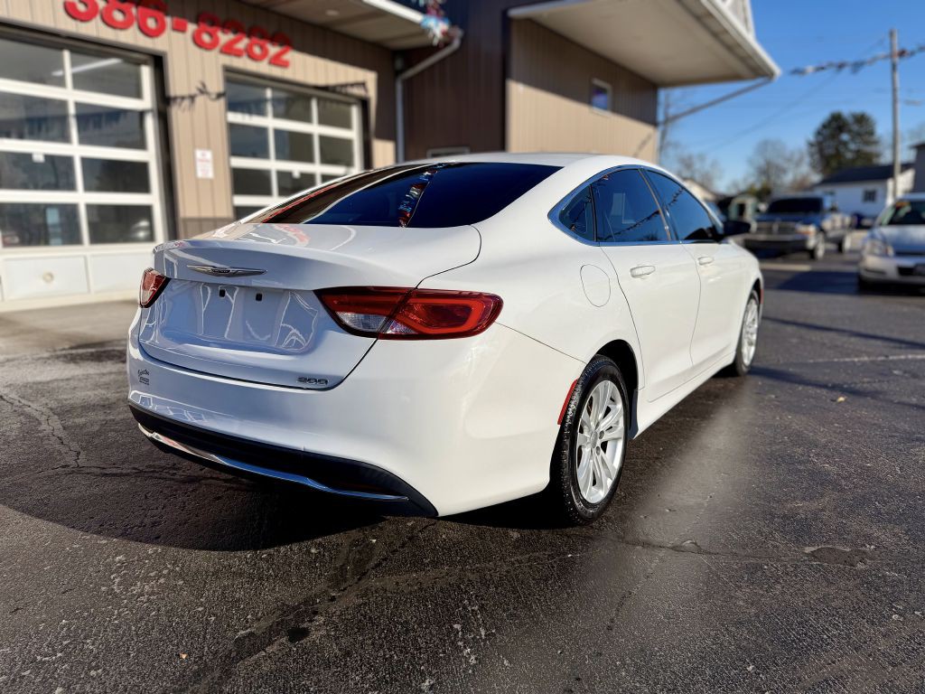 2015 Chrysler 200 Image 8