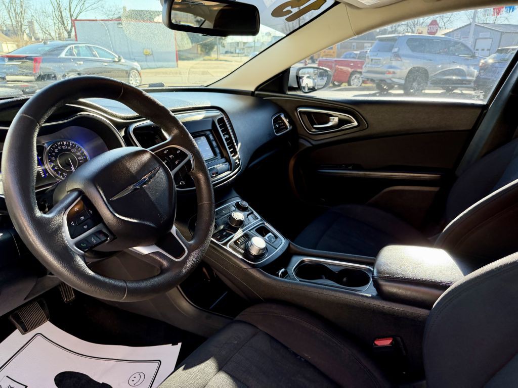 2015 Chrysler 200 Image 10