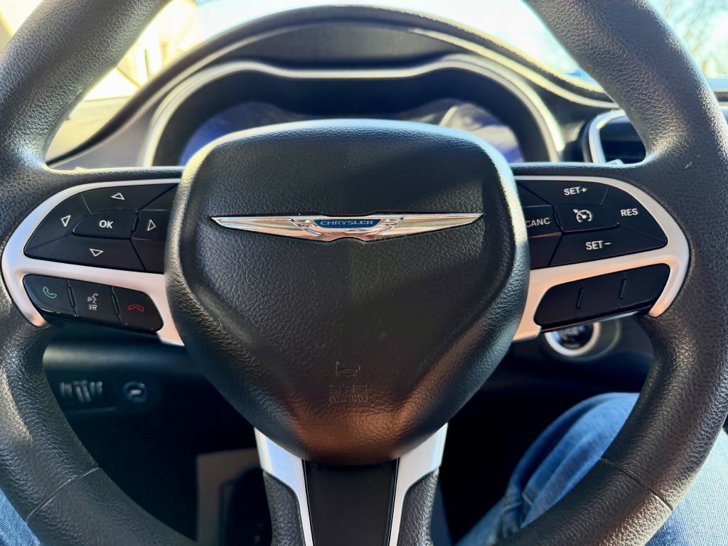 2015 Chrysler 200 Image 14