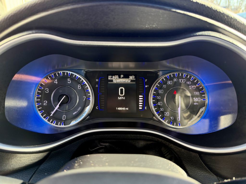 2015 Chrysler 200 Image 15