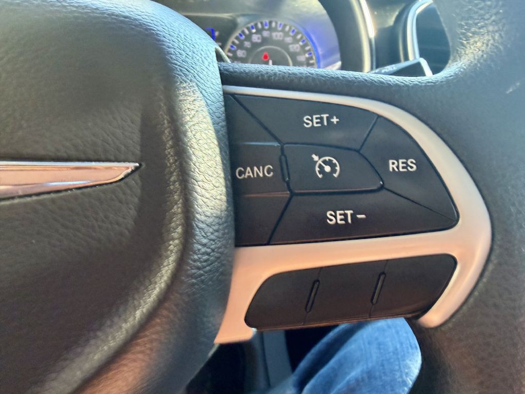 2015 Chrysler 200 Image 16