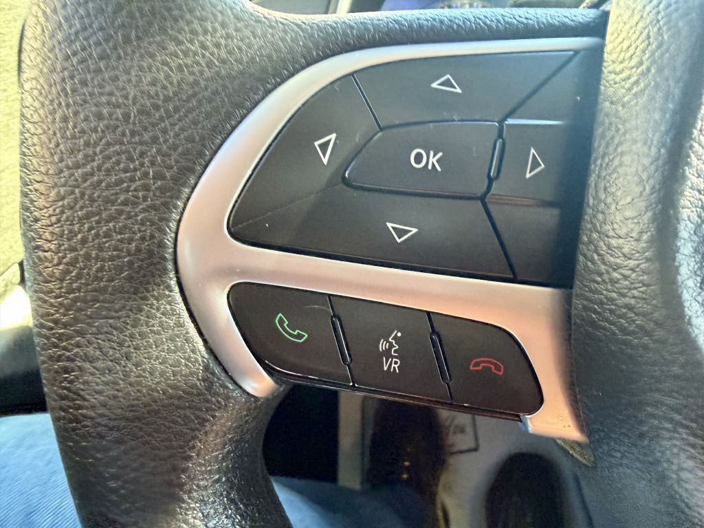 2015 Chrysler 200 Image 17