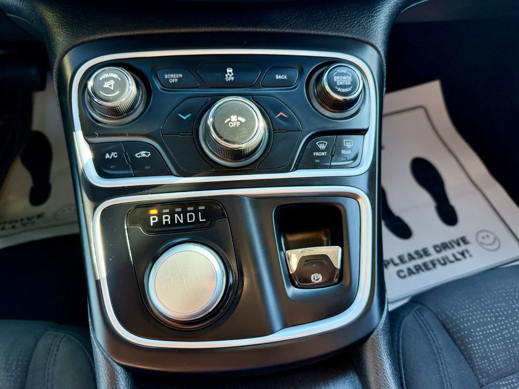 2015 Chrysler 200 Image 20