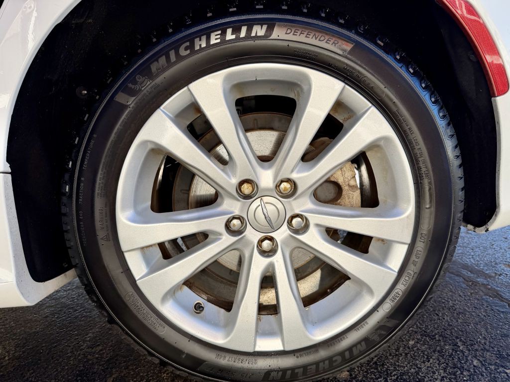 2015 Chrysler 200 Image 21