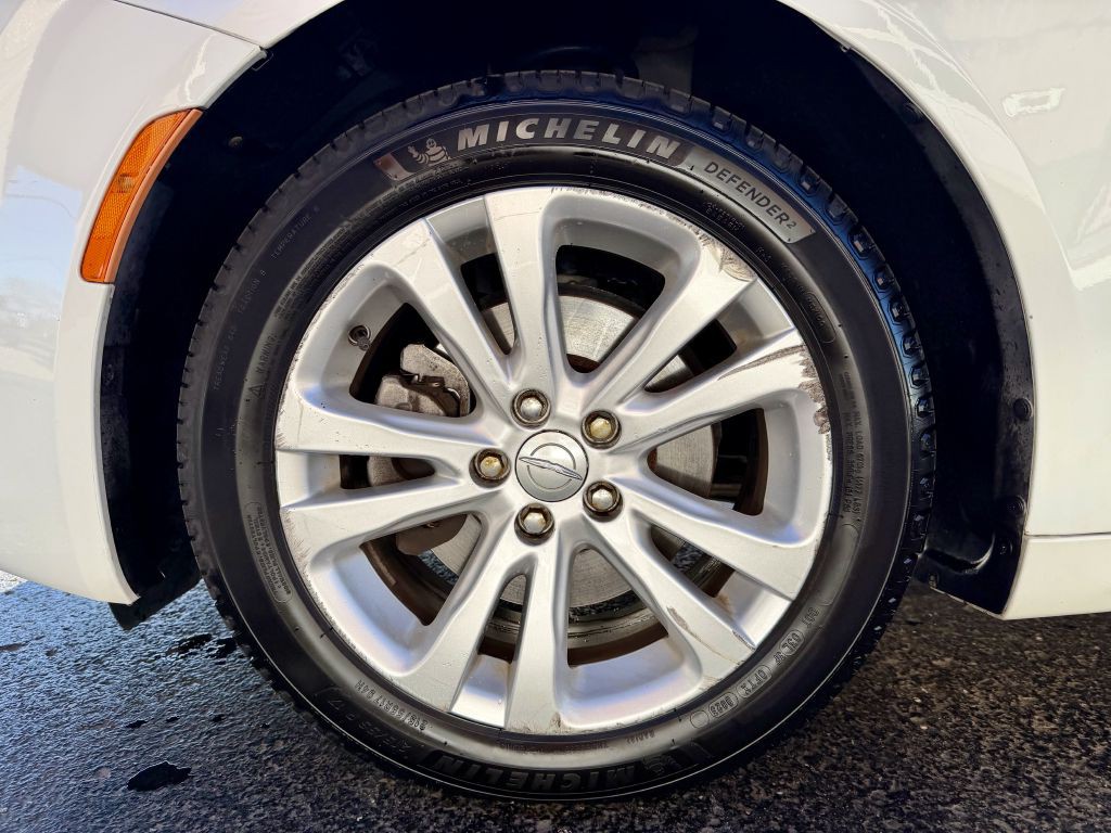 2015 Chrysler 200 Image 23