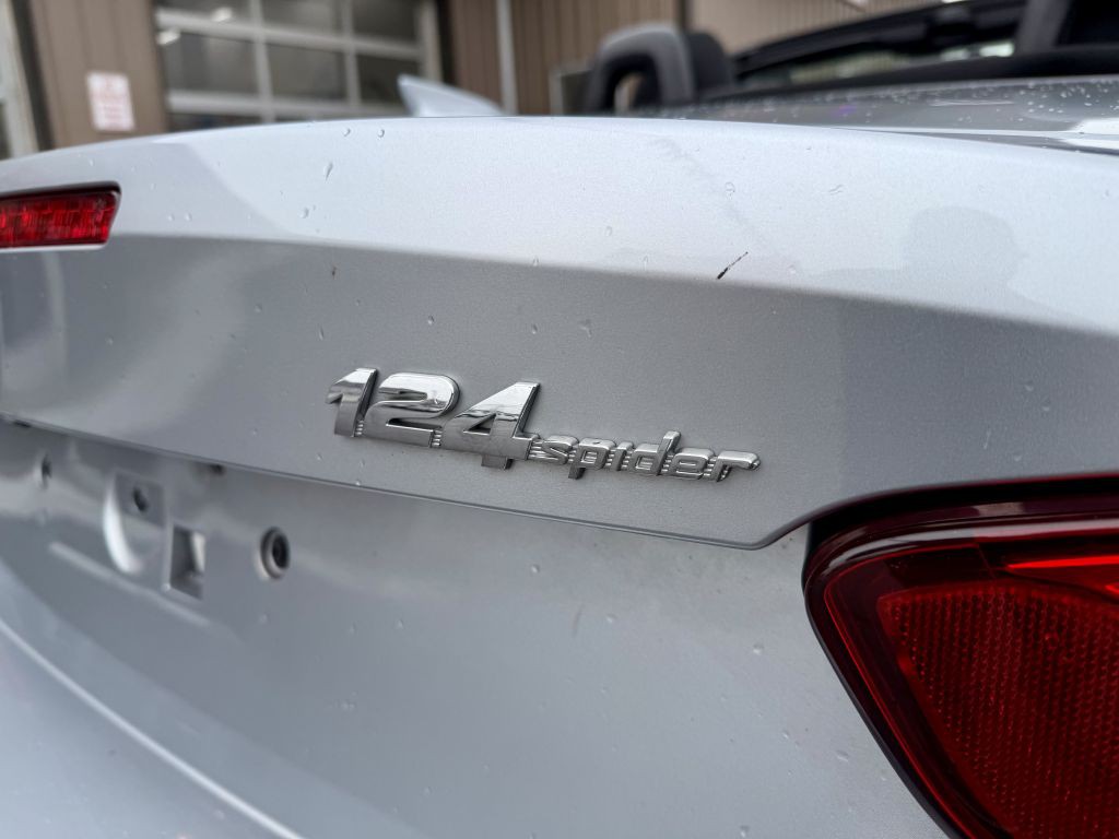 2019 FIAT 124 Spider Image 9