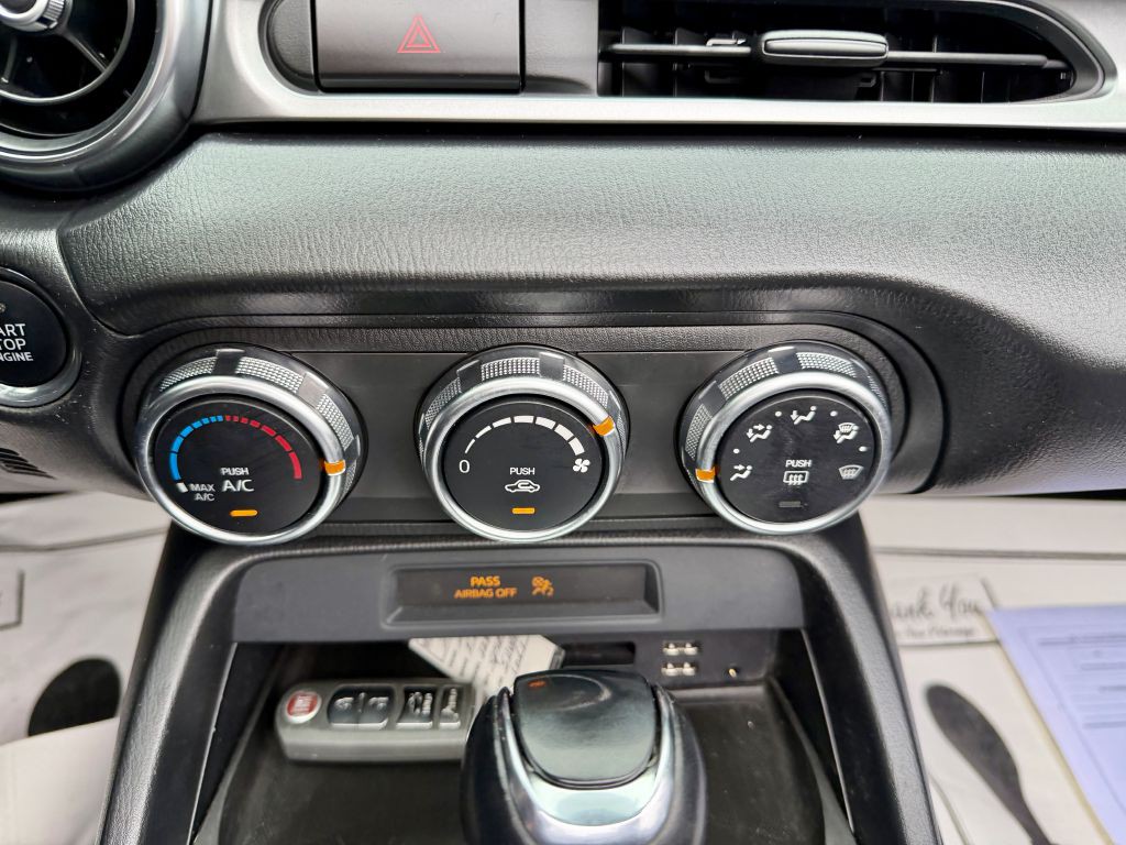 2019 FIAT 124 Spider Image 12