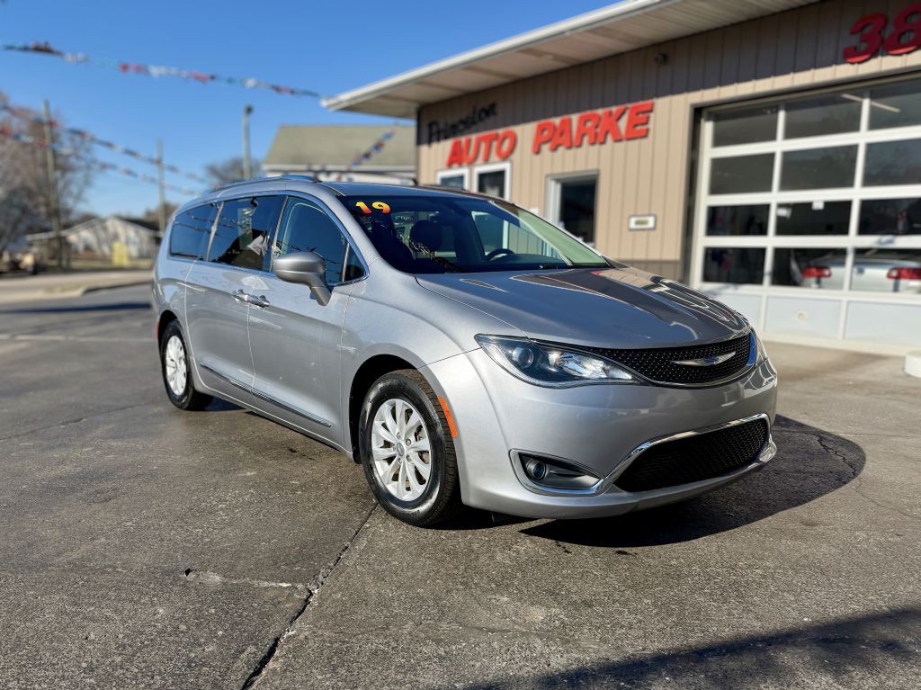 2019 Chrysler Pacifica Image 2