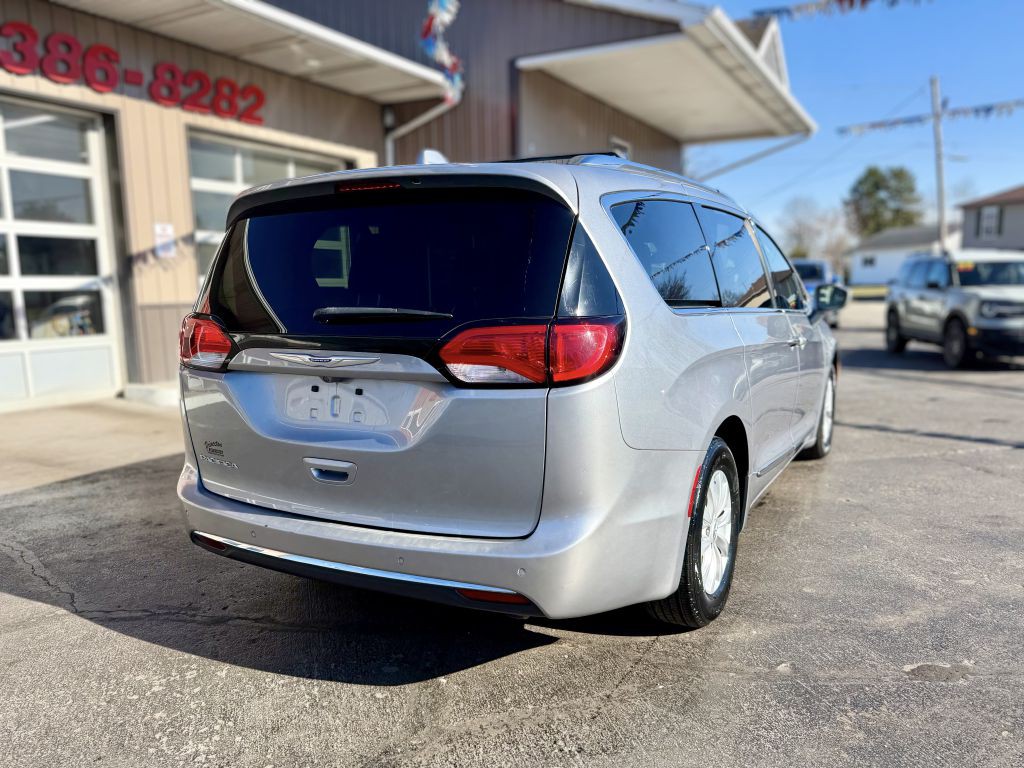 2019 Chrysler Pacifica Image 8