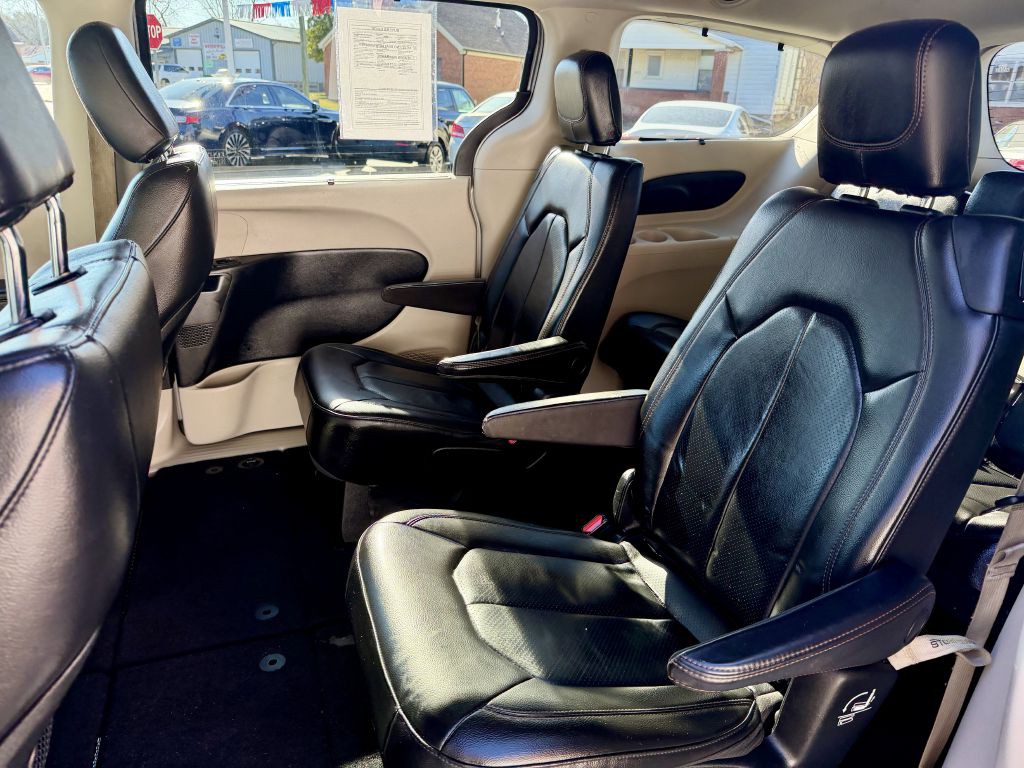 2019 Chrysler Pacifica Image 11