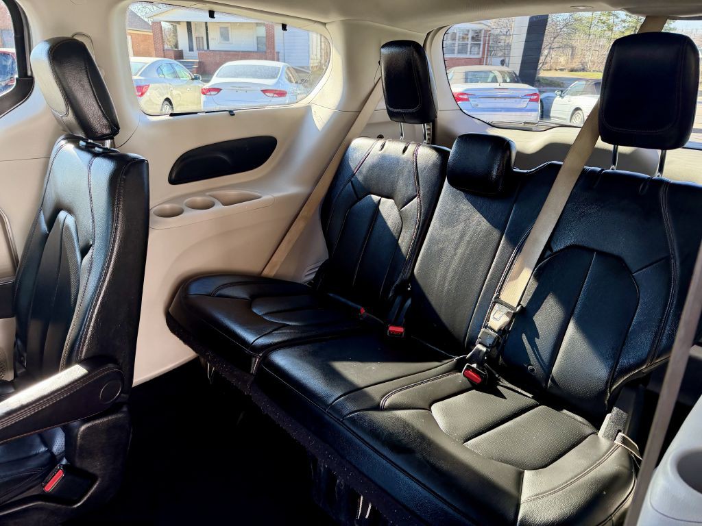 2019 Chrysler Pacifica Image 12
