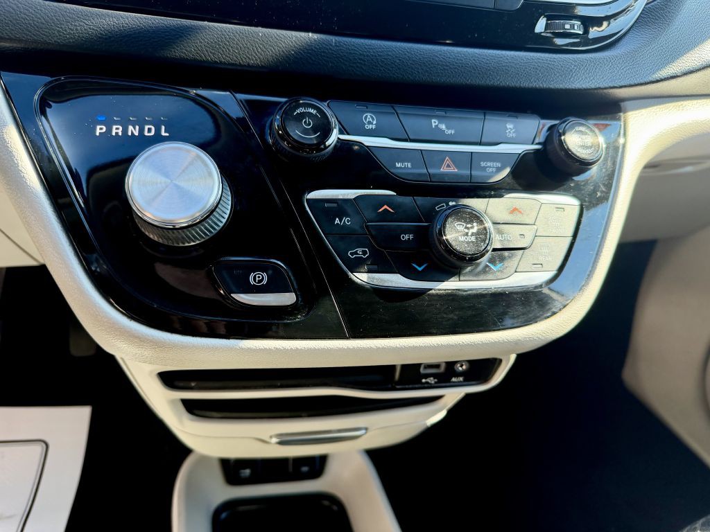 2019 Chrysler Pacifica Image 16