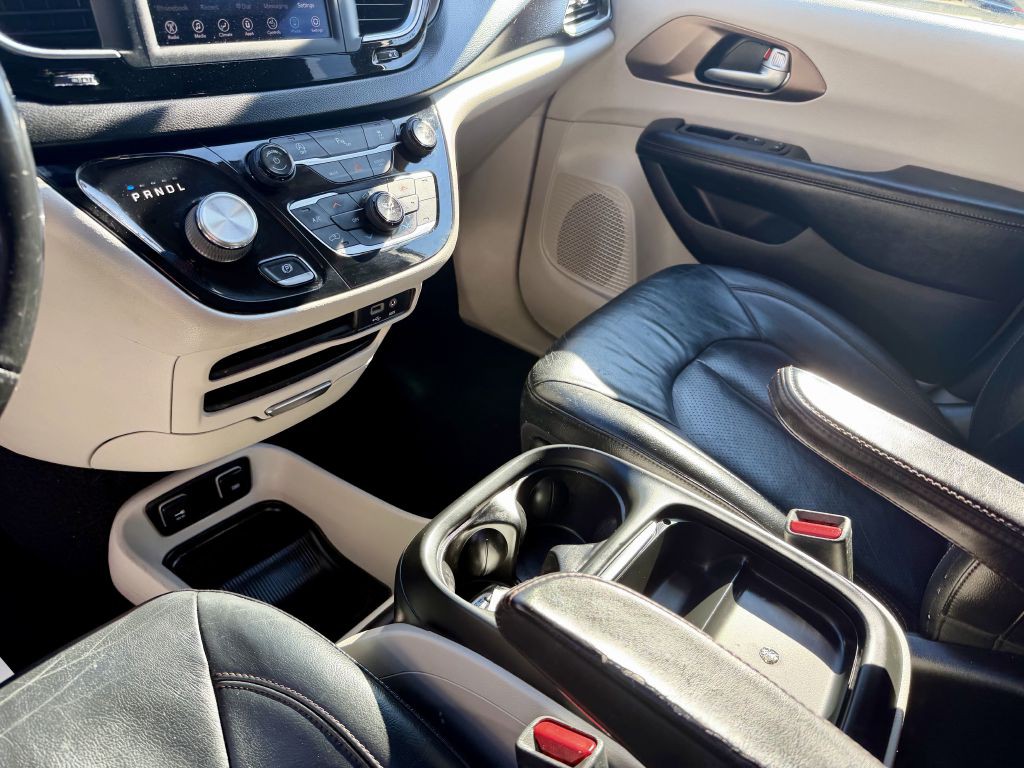 2019 Chrysler Pacifica Image 17