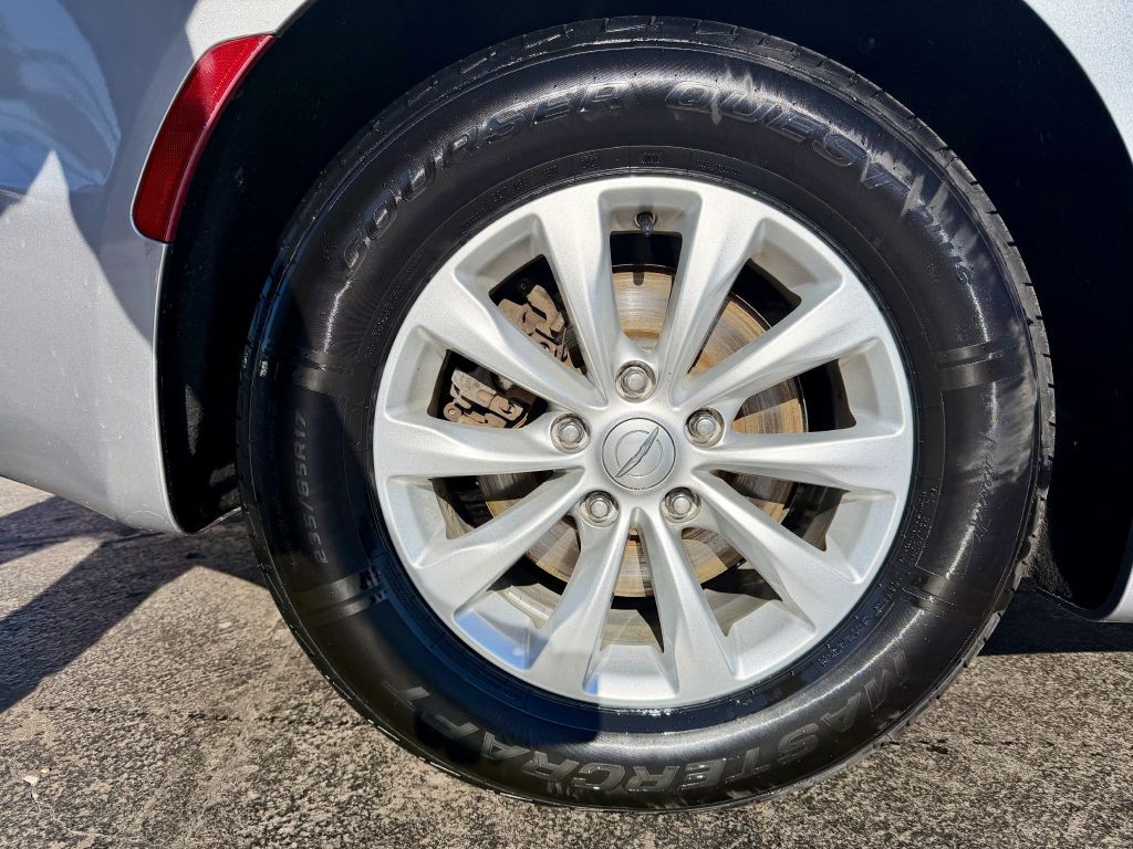 2019 Chrysler Pacifica Image 27