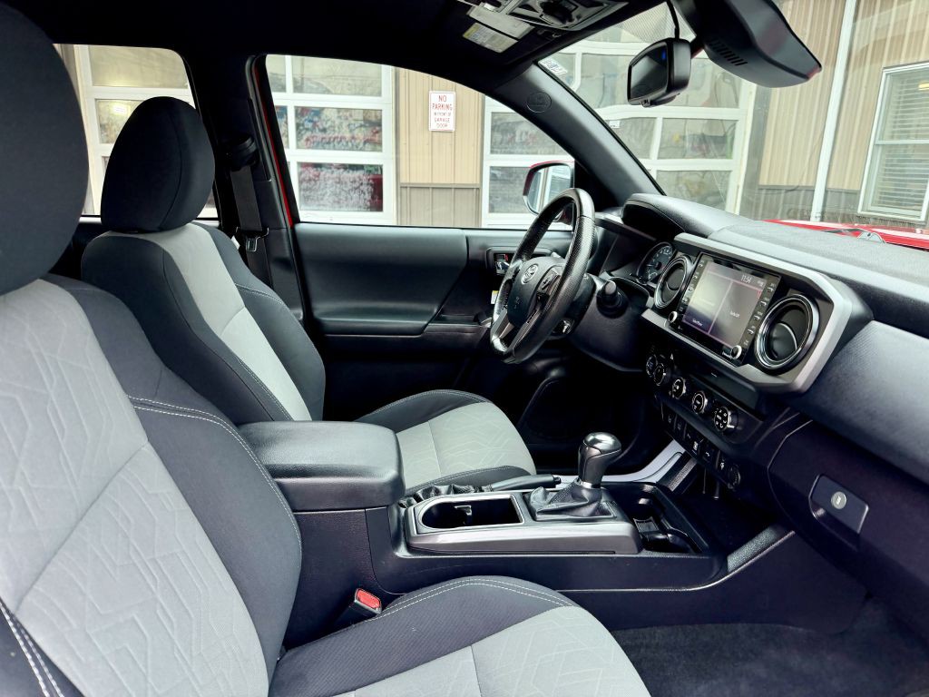 2020 Toyota Tacoma Image 17