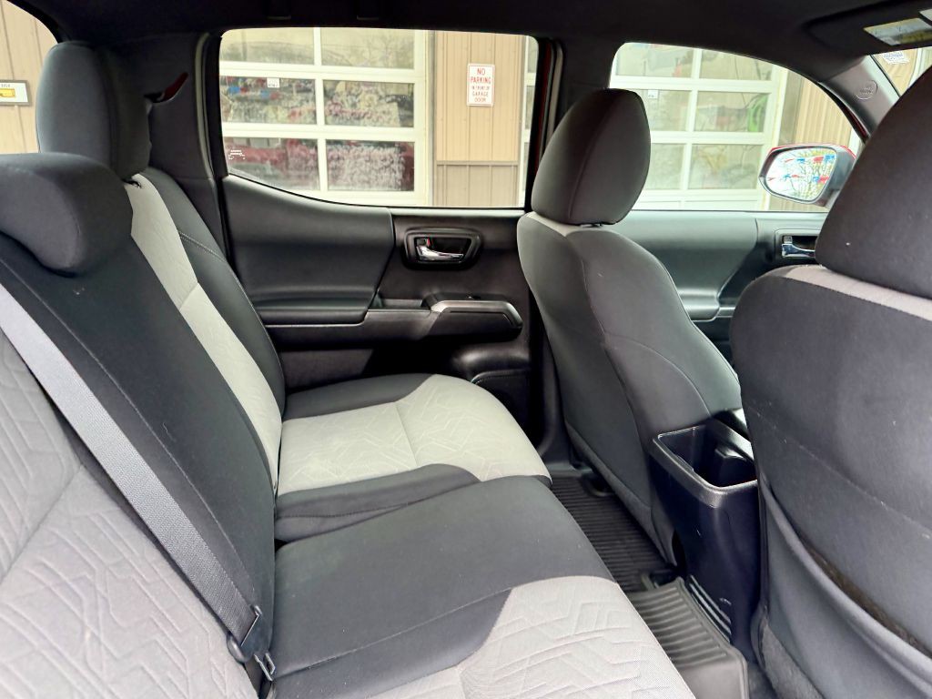 2020 Toyota Tacoma Image 18