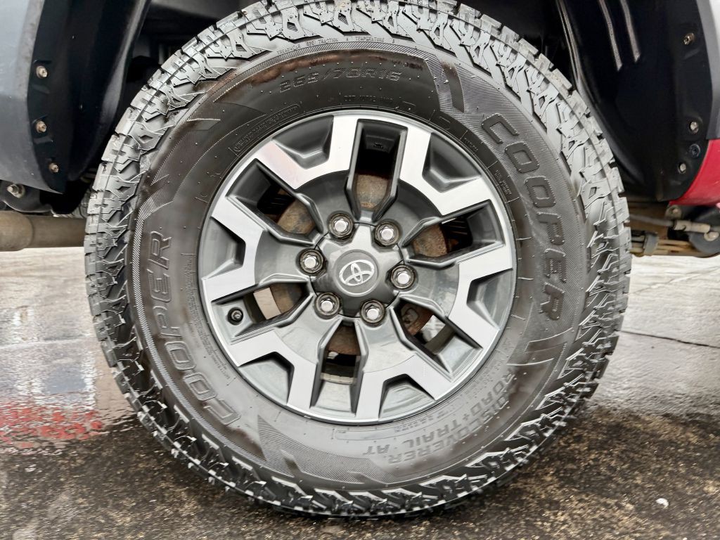 2020 Toyota Tacoma Image 24