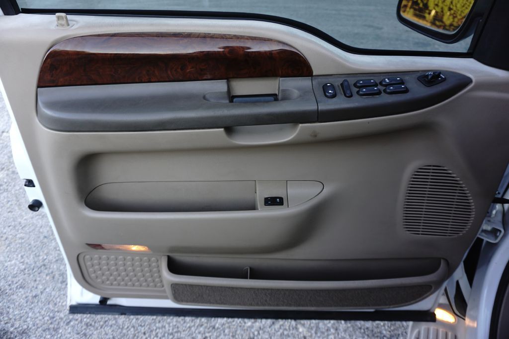 2002 Ford Excursion Image 13