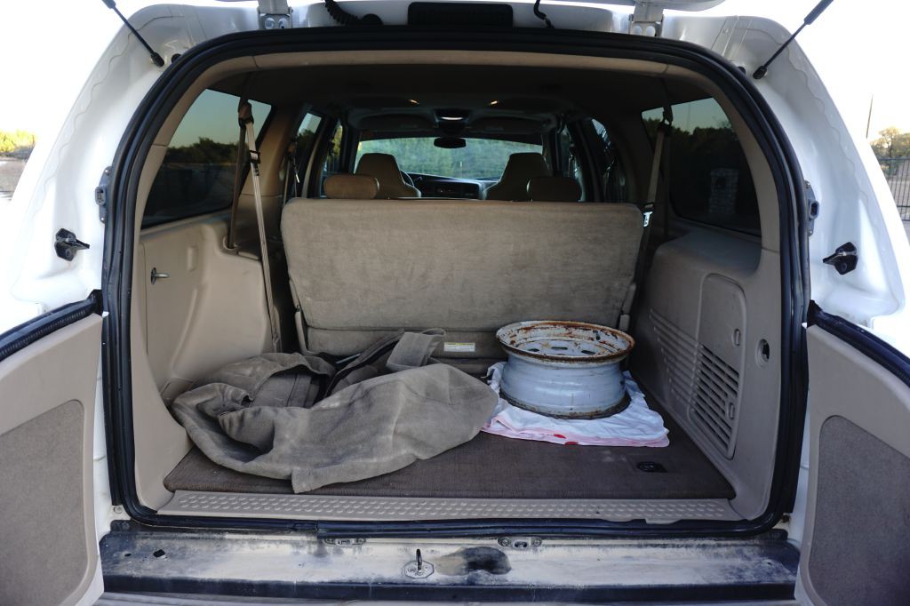 2002 Ford Excursion Image 17