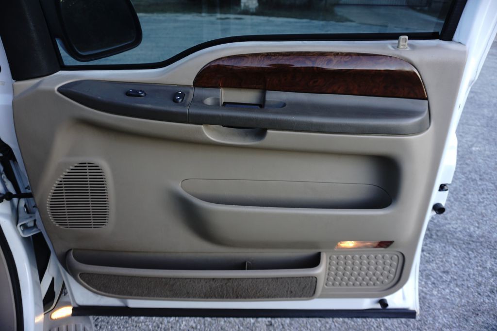 2002 Ford Excursion Image 20