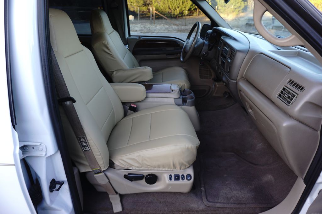 2002 Ford Excursion Image 21