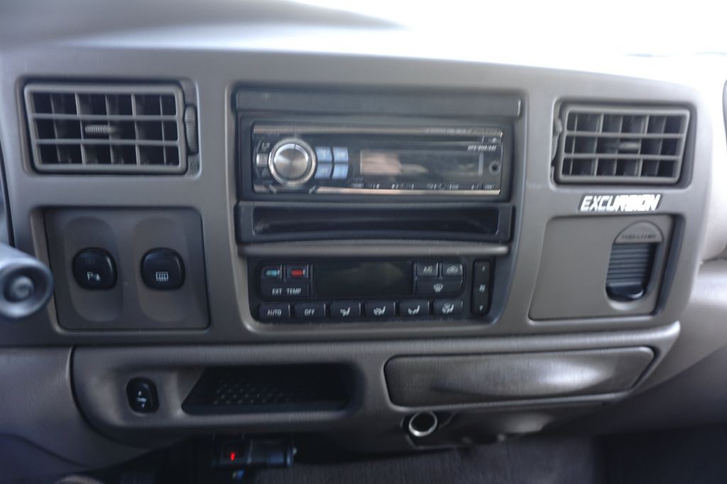 2002 Ford Excursion Image 23